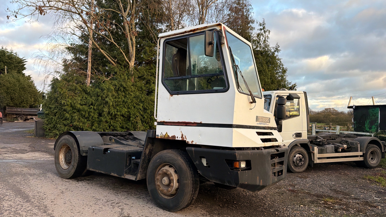 TERBERG YT180 - Terminaalitraktori: kuva TERBERG YT180 - Terminaalitraktori TERBERG YT180 - Terminaalitraktori: kuva TERBERG YT180 - Terminaalitraktori