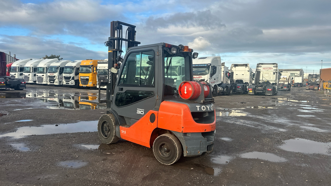 TOYOTA TONERO 30 - Kaasutrukki: kuva TOYOTA TONERO 30 - Kaasutrukki TOYOTA TONERO 30 - Kaasutrukki: kuva TOYOTA TONERO 30 - Kaasutrukki