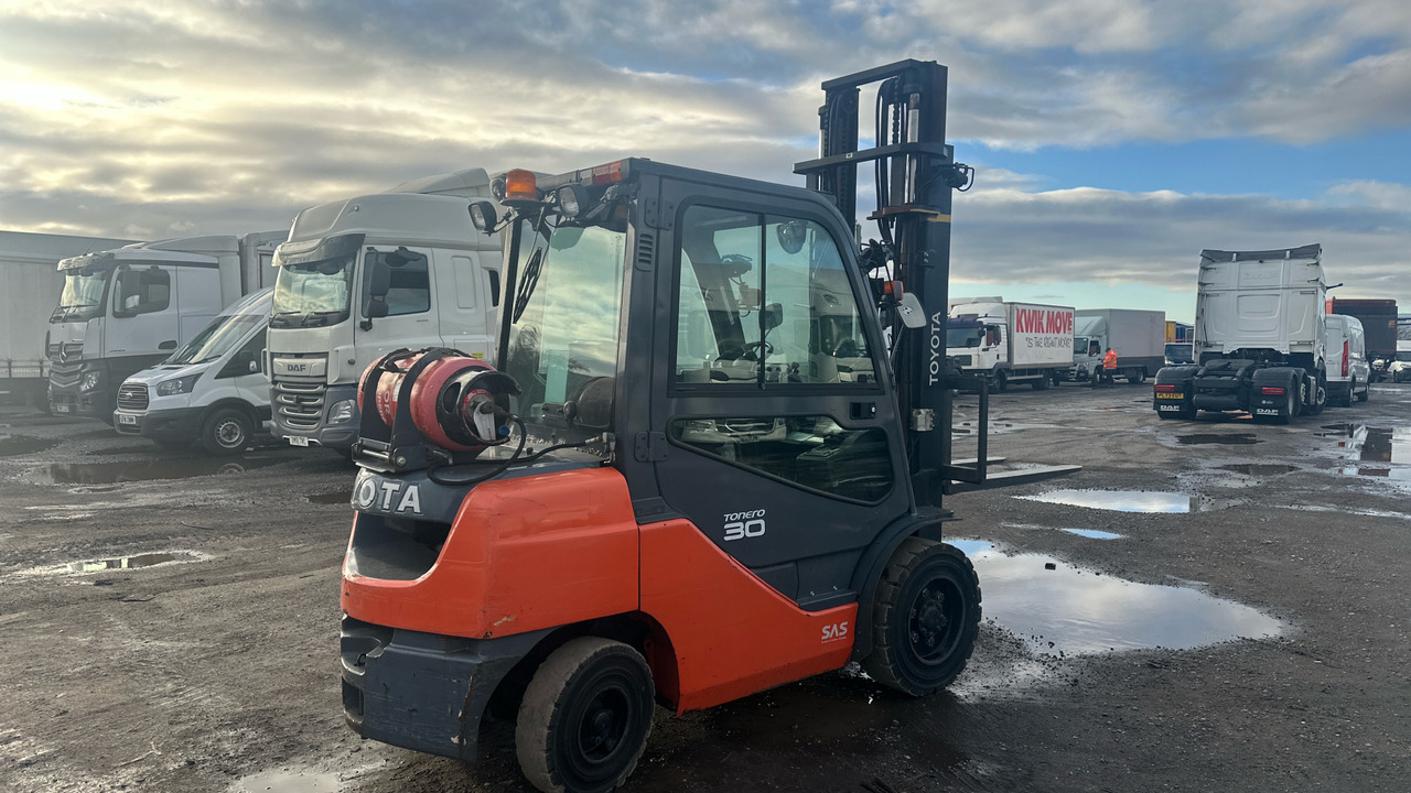 TOYOTA TONERO 30 - Kaasutrukki: kuva TOYOTA TONERO 30 - Kaasutrukki TOYOTA TONERO 30 - Kaasutrukki: kuva TOYOTA TONERO 30 - Kaasutrukki