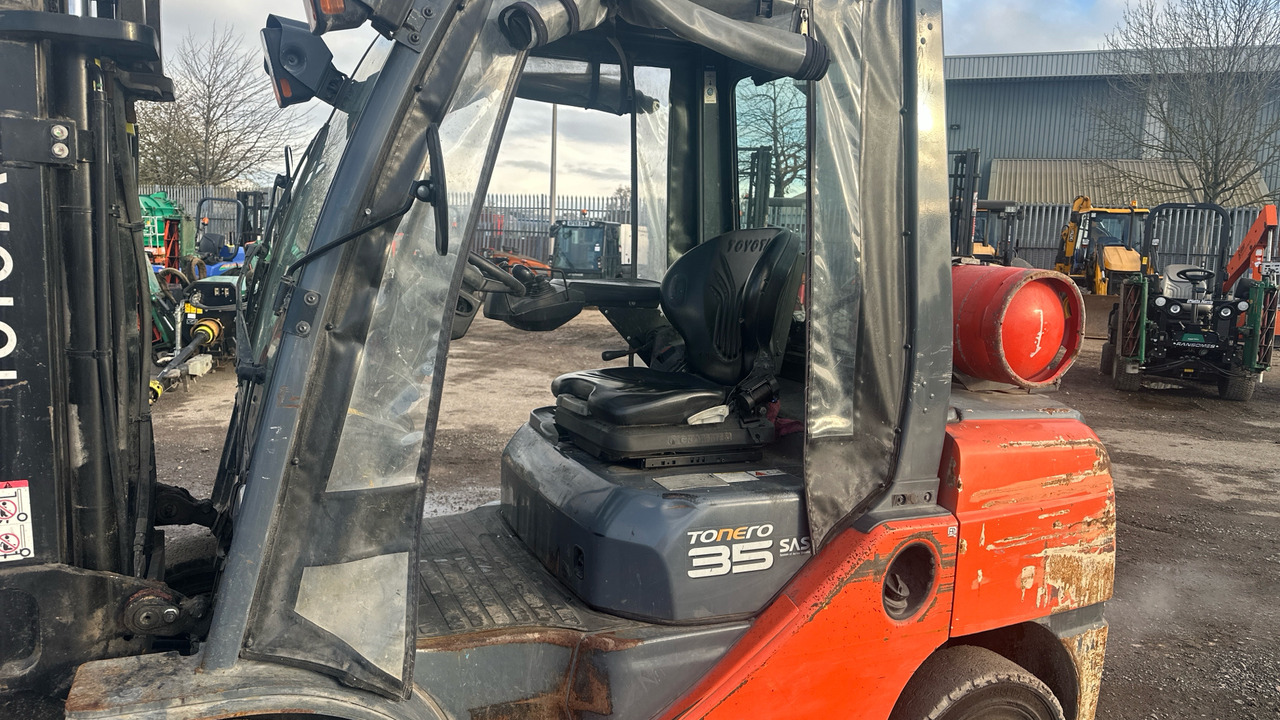 TOYOTA TONERO 35 - Kaasutrukki: kuva TOYOTA TONERO 35 - Kaasutrukki TOYOTA TONERO 35 - Kaasutrukki: kuva TOYOTA TONERO 35 - Kaasutrukki