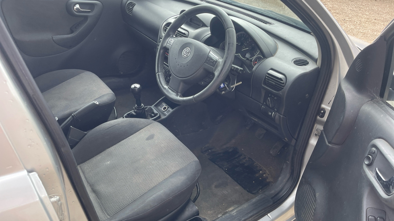 VAUXHALL CORSA 1.2 I - Viistoperä: kuva VAUXHALL CORSA 1.2 I - Viistoperä VAUXHALL CORSA 1.2 I - Viistoperä: kuva VAUXHALL CORSA 1.2 I - Viistoperä
