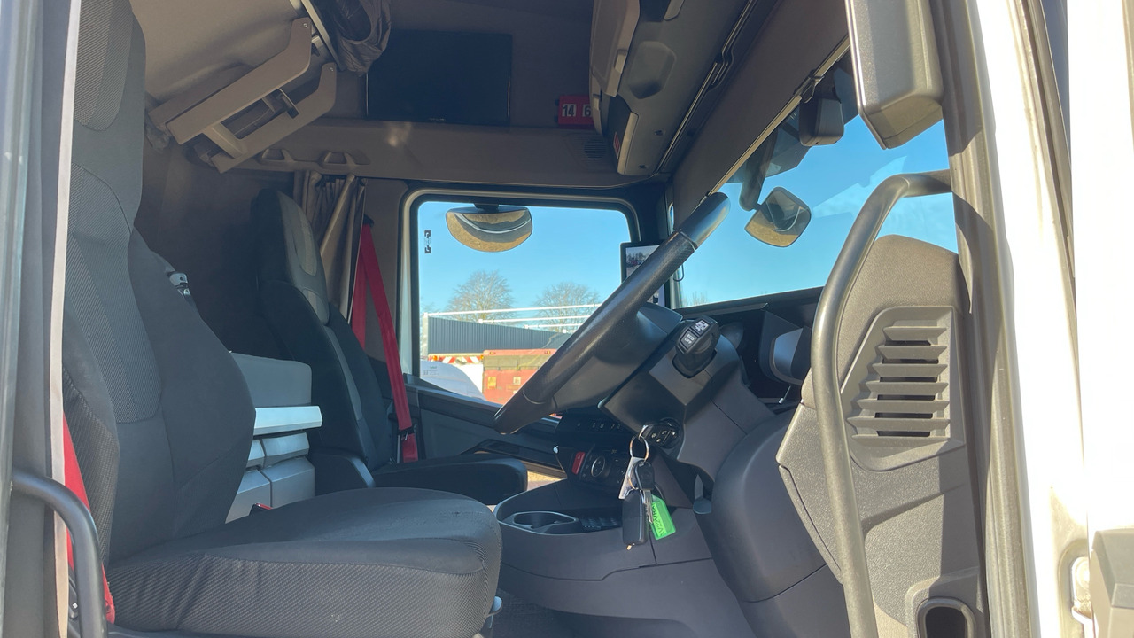 DAF XF 530 - Vetopöytäauto: kuva DAF XF 530 - Vetopöytäauto DAF XF 530 - Vetopöytäauto: kuva DAF XF 530 - Vetopöytäauto