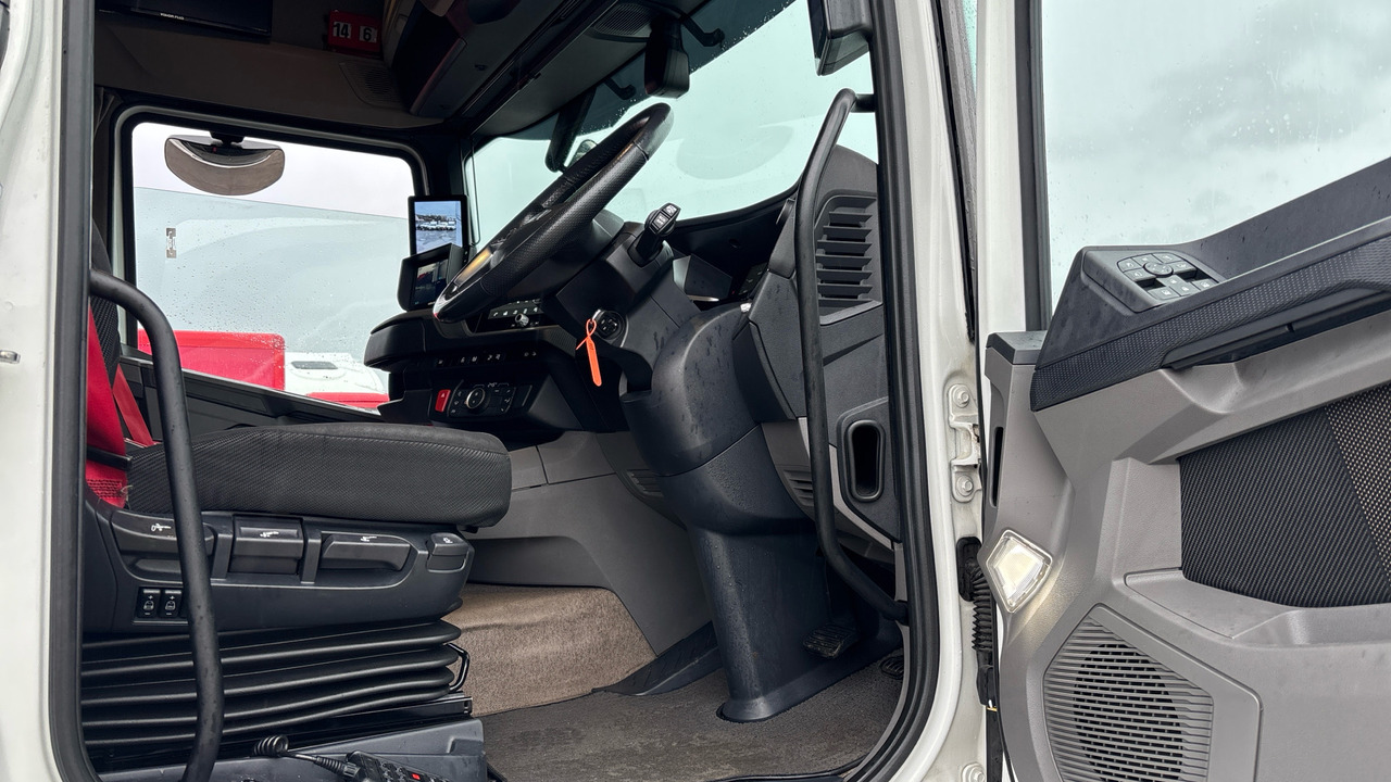 DAF XF 530 - Vetopöytäauto: kuva DAF XF 530 - Vetopöytäauto DAF XF 530 - Vetopöytäauto: kuva DAF XF 530 - Vetopöytäauto