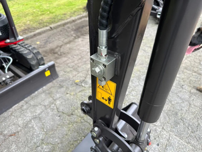 Rhino Rhinoceros XN12-9 - Minikuormaaja: kuva Rhino Rhinoceros XN12-9 - Minikuormaaja Rhino Rhinoceros XN12-9 - Minikuormaaja: kuva Rhino Rhinoceros XN12-9 - Minikuormaaja