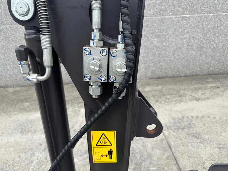 Rhinoceros XN28 - Minikuormaaja: kuva Rhinoceros XN28 - Minikuormaaja Rhinoceros XN28 - Minikuormaaja: kuva Rhinoceros XN28 - Minikuormaaja