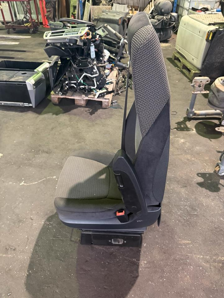 DAF XF 460 Euro6 Beifahrersitz - Istuin - Kuorma-auto: kuva DAF XF 460 Euro6 Beifahrersitz - Istuin - Kuorma-auto DAF XF 460 Euro6 Beifahrersitz - Istuin - Kuorma-auto: kuva DAF XF 460 Euro6 Beifahrersitz - Istuin - Kuorma-auto