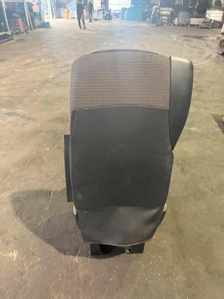 DAF XF 460 Euro6 Beifahrersitz - Istuin - Kuorma-auto: kuva DAF XF 460 Euro6 Beifahrersitz - Istuin - Kuorma-auto DAF XF 460 Euro6 Beifahrersitz - Istuin - Kuorma-auto: kuva DAF XF 460 Euro6 Beifahrersitz - Istuin - Kuorma-auto