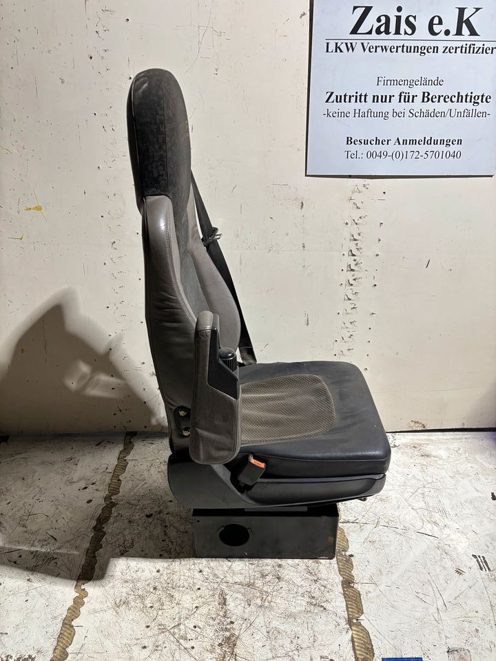 DAF XF Fahrersitz mit Luft - Istuin - Kuorma-auto: kuva DAF XF Fahrersitz mit Luft - Istuin - Kuorma-auto DAF XF Fahrersitz mit Luft - Istuin - Kuorma-auto: kuva DAF XF Fahrersitz mit Luft - Istuin - Kuorma-auto