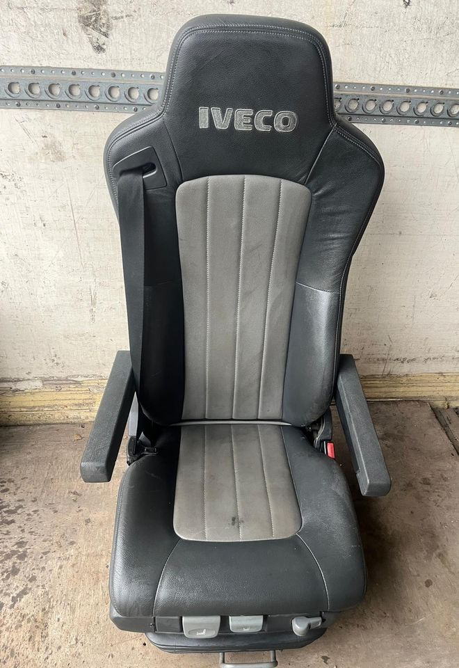 IVECO Stralis 450 Beifahrersitz - Istuin - Kuorma-auto: kuva IVECO Stralis 450 Beifahrersitz - Istuin - Kuorma-auto IVECO Stralis 450 Beifahrersitz - Istuin - Kuorma-auto: kuva IVECO Stralis 450 Beifahrersitz - Istuin - Kuorma-auto