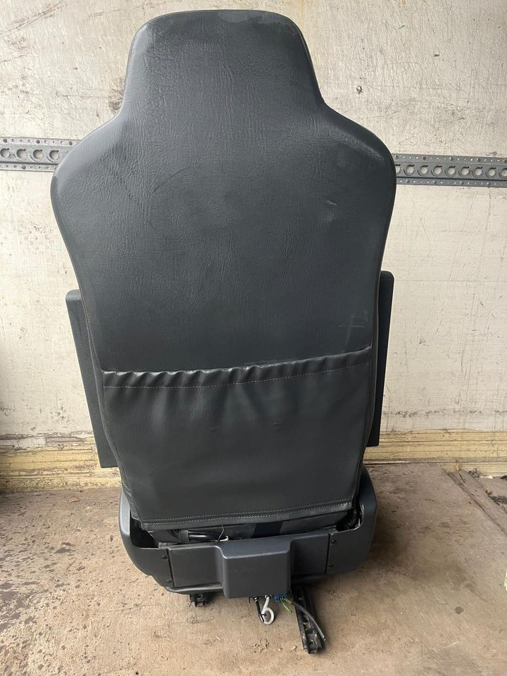 IVECO Stralis 450 Beifahrersitz - Istuin - Kuorma-auto: kuva IVECO Stralis 450 Beifahrersitz - Istuin - Kuorma-auto IVECO Stralis 450 Beifahrersitz - Istuin - Kuorma-auto: kuva IVECO Stralis 450 Beifahrersitz - Istuin - Kuorma-auto