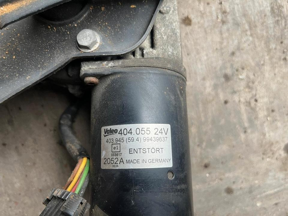 IVECO Stralis Scheibenwischer, Wischergestänge mit Motor 99439637 - Pyyhin - Kuorma-auto: kuva IVECO Stralis Scheibenwischer, Wischergestänge mit Motor 99439637 - Pyyhin - Kuorma-auto IVECO Stralis Scheibenwischer, Wischergestänge mit Motor 99439637 - Pyyhin - Kuorma-auto: kuva IVECO Stralis Scheibenwischer, Wischergestänge mit Motor 99439637 - Pyyhin - Kuorma-auto