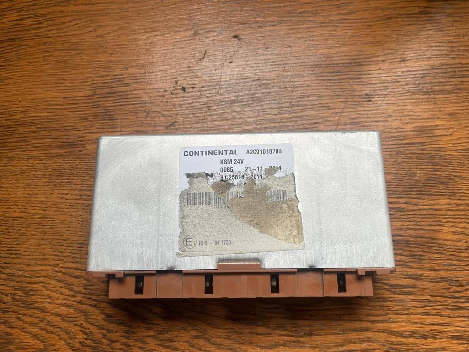 MAN Continental KSM Steuergerät 81.25816-7011 - Ohjainyksikkö - Kuorma-auto: kuva MAN Continental KSM Steuergerät 81.25816-7011 - Ohjainyksikkö - Kuorma-auto MAN Continental KSM Steuergerät 81.25816-7011 - Ohjainyksikkö - Kuorma-auto: kuva MAN Continental KSM Steuergerät 81.25816-7011 - Ohjainyksikkö - Kuorma-auto