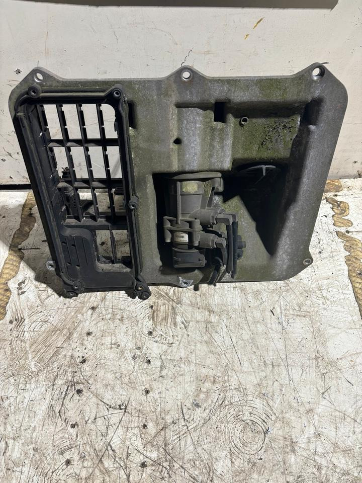 MAN KNRORR-BREMSE Fußbremsventil 81.52130-6275 - Poljin - Kuorma-auto: kuva MAN KNRORR-BREMSE Fußbremsventil 81.52130-6275 - Poljin - Kuorma-auto MAN KNRORR-BREMSE Fußbremsventil 81.52130-6275 - Poljin - Kuorma-auto: kuva MAN KNRORR-BREMSE Fußbremsventil 81.52130-6275 - Poljin - Kuorma-auto