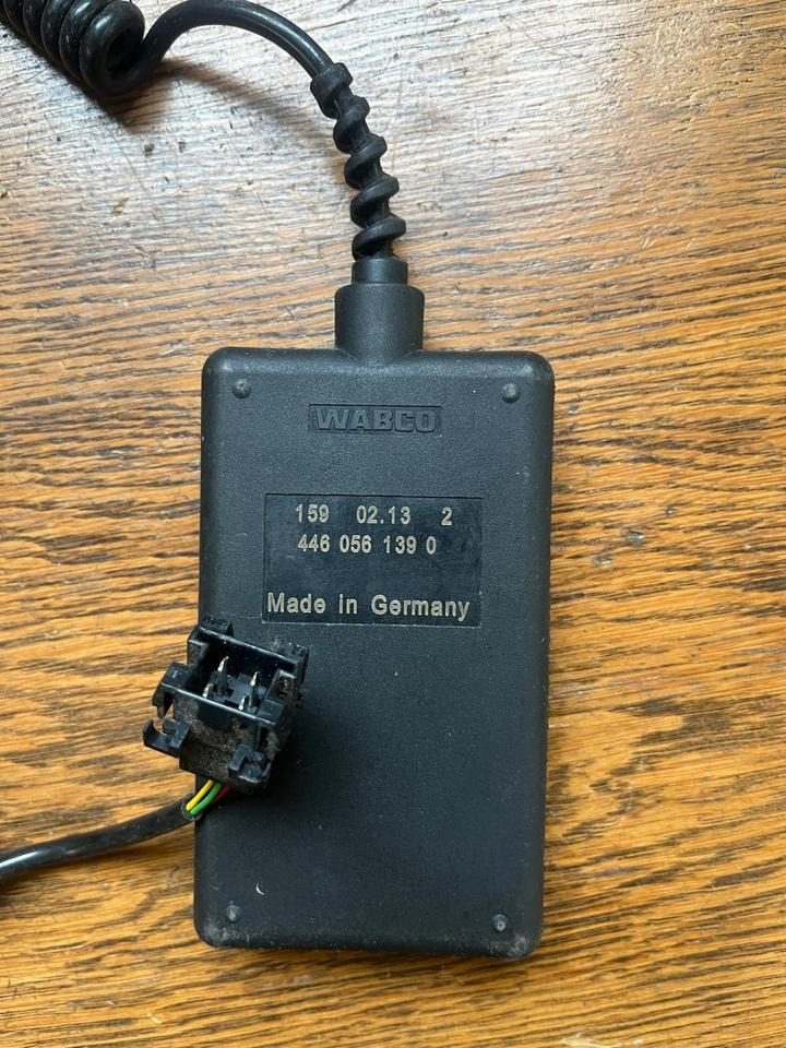 MAN WABCO Bediengerät Fernbedienung Luftfederung 4460561390 - Ilmaripustin - Kuorma-auto: kuva MAN WABCO Bediengerät Fernbedienung Luftfederung 4460561390 - Ilmaripustin - Kuorma-auto MAN WABCO Bediengerät Fernbedienung Luftfederung 4460561390 - Ilmaripustin - Kuorma-auto: kuva MAN WABCO Bediengerät Fernbedienung Luftfederung 4460561390 - Ilmaripustin - Kuorma-auto