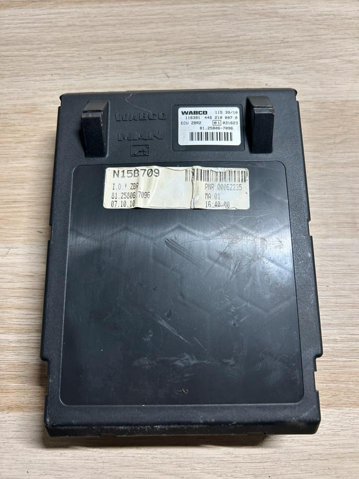 MAN WABCO Elektronik ECU ZBR 2 Steuergerät 81.25806-7096 - Ohjainyksikkö - Kuorma-auto: kuva MAN WABCO Elektronik ECU ZBR 2 Steuergerät 81.25806-7096 - Ohjainyksikkö - Kuorma-auto MAN WABCO Elektronik ECU ZBR 2 Steuergerät 81.25806-7096 - Ohjainyksikkö - Kuorma-auto: kuva MAN WABCO Elektronik ECU ZBR 2 Steuergerät 81.25806-7096 - Ohjainyksikkö - Kuorma-auto