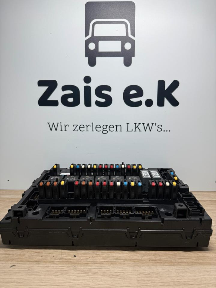 Mercedes Actros MP4 SAM Cabin Sicherungskasten A0014462758 - Sulake: kuva Mercedes Actros MP4 SAM Cabin Sicherungskasten A0014462758 - Sulake Mercedes Actros MP4 SAM Cabin Sicherungskasten A0014462758 - Sulake: kuva Mercedes Actros MP4 SAM Cabin Sicherungskasten A0014462758 - Sulake