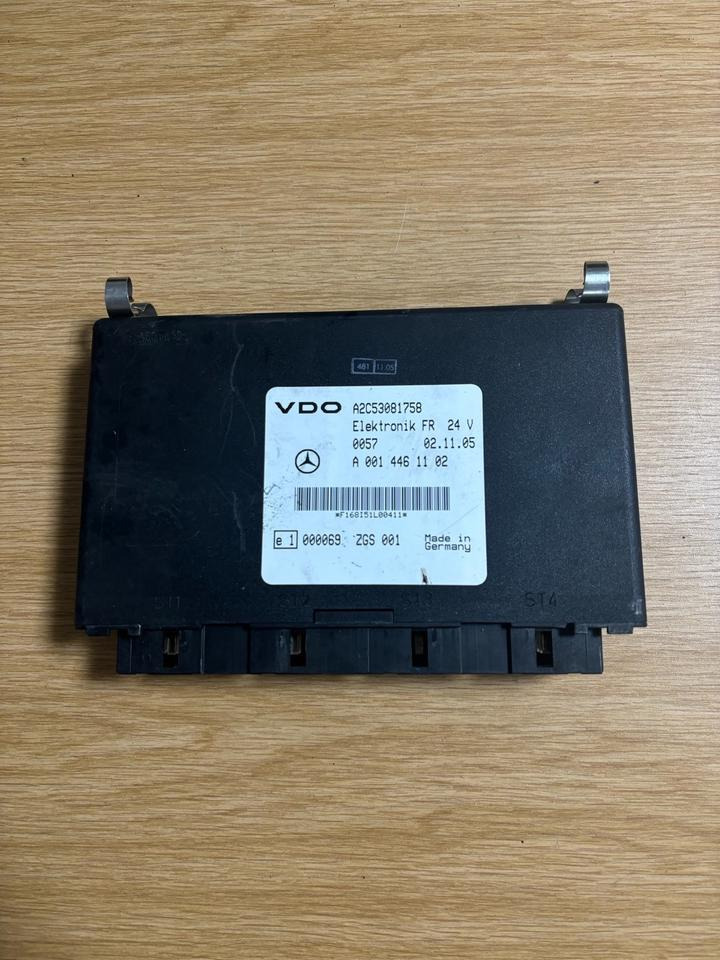 Mercedes VDO Elektronik FR Steuergerät A0014461102 - Ohjainyksikkö - Kuorma-auto: kuva Mercedes VDO Elektronik FR Steuergerät A0014461102 - Ohjainyksikkö - Kuorma-auto Mercedes VDO Elektronik FR Steuergerät A0014461102 - Ohjainyksikkö - Kuorma-auto: kuva Mercedes VDO Elektronik FR Steuergerät A0014461102 - Ohjainyksikkö - Kuorma-auto