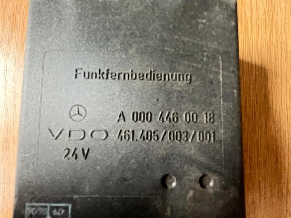 Mercedes VDO Funkfernbedienung Steuergerät A 000 446 00 18 - Ohjainyksikkö - Kuorma-auto: kuva Mercedes VDO Funkfernbedienung Steuergerät A 000 446 00 18 - Ohjainyksikkö - Kuorma-auto Mercedes VDO Funkfernbedienung Steuergerät A 000 446 00 18 - Ohjainyksikkö - Kuorma-auto: kuva Mercedes VDO Funkfernbedienung Steuergerät A 000 446 00 18 - Ohjainyksikkö - Kuorma-auto