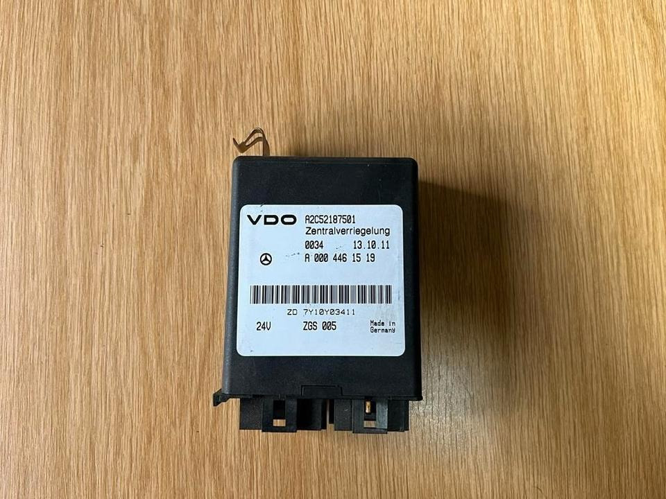 Mercedes VDO Zentralverriegelung Steuergerät A 000 446 15 19 - Ohjainyksikkö - Kuorma-auto: kuva Mercedes VDO Zentralverriegelung Steuergerät A 000 446 15 19 - Ohjainyksikkö - Kuorma-auto Mercedes VDO Zentralverriegelung Steuergerät A 000 446 15 19 - Ohjainyksikkö - Kuorma-auto: kuva Mercedes VDO Zentralverriegelung Steuergerät A 000 446 15 19 - Ohjainyksikkö - Kuorma-auto