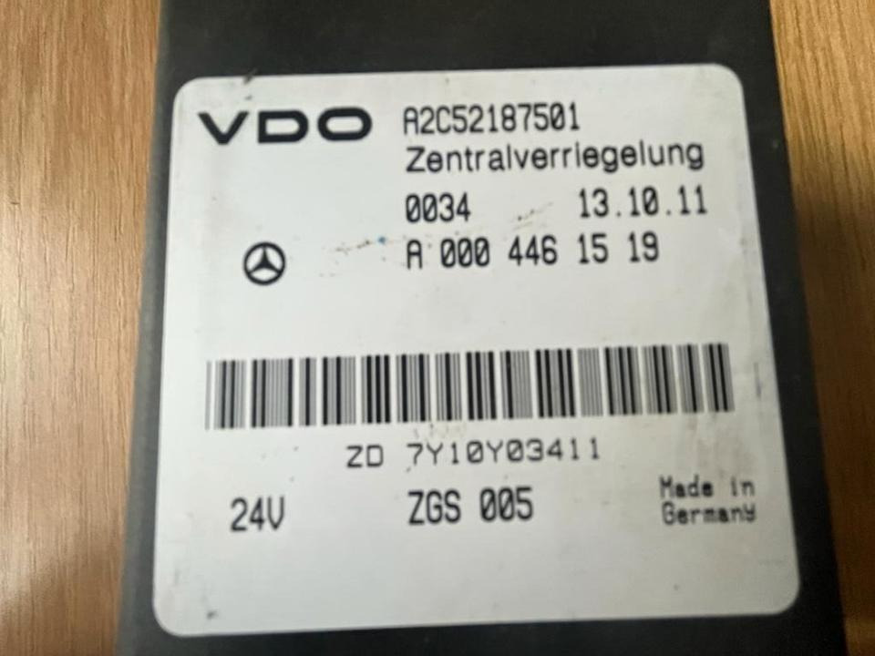 Mercedes VDO Zentralverriegelung Steuergerät A 000 446 15 19 - Ohjainyksikkö - Kuorma-auto: kuva Mercedes VDO Zentralverriegelung Steuergerät A 000 446 15 19 - Ohjainyksikkö - Kuorma-auto Mercedes VDO Zentralverriegelung Steuergerät A 000 446 15 19 - Ohjainyksikkö - Kuorma-auto: kuva Mercedes VDO Zentralverriegelung Steuergerät A 000 446 15 19 - Ohjainyksikkö - Kuorma-auto