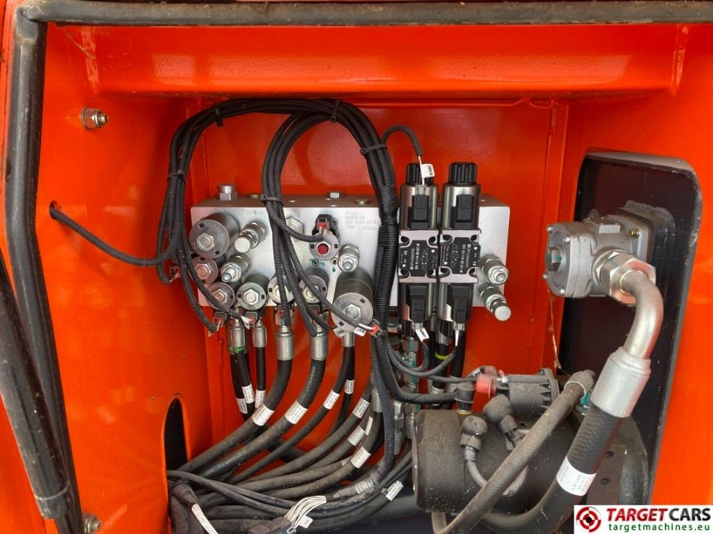 Leasing Dingli JCPT1823DC Electric 4x4 Scissor Work Lift 1800cm  Dingli JCPT1823DC Electric 4x4 Scissor Work Lift 1800cm: kuva Leasing Dingli JCPT1823DC Electric 4x4 Scissor Work Lift 1800cm  Dingli JCPT1823DC Electric 4x4 Scissor Work Lift 1800cm