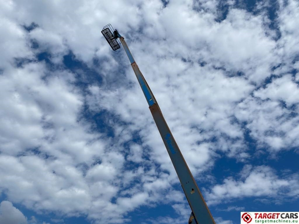 Kuukulkija Genie S-85 Telescopic 4x4 Diesel Boom Work Lift 2790cm: kuva Kuukulkija Genie S-85 Telescopic 4x4 Diesel Boom Work Lift 2790cm