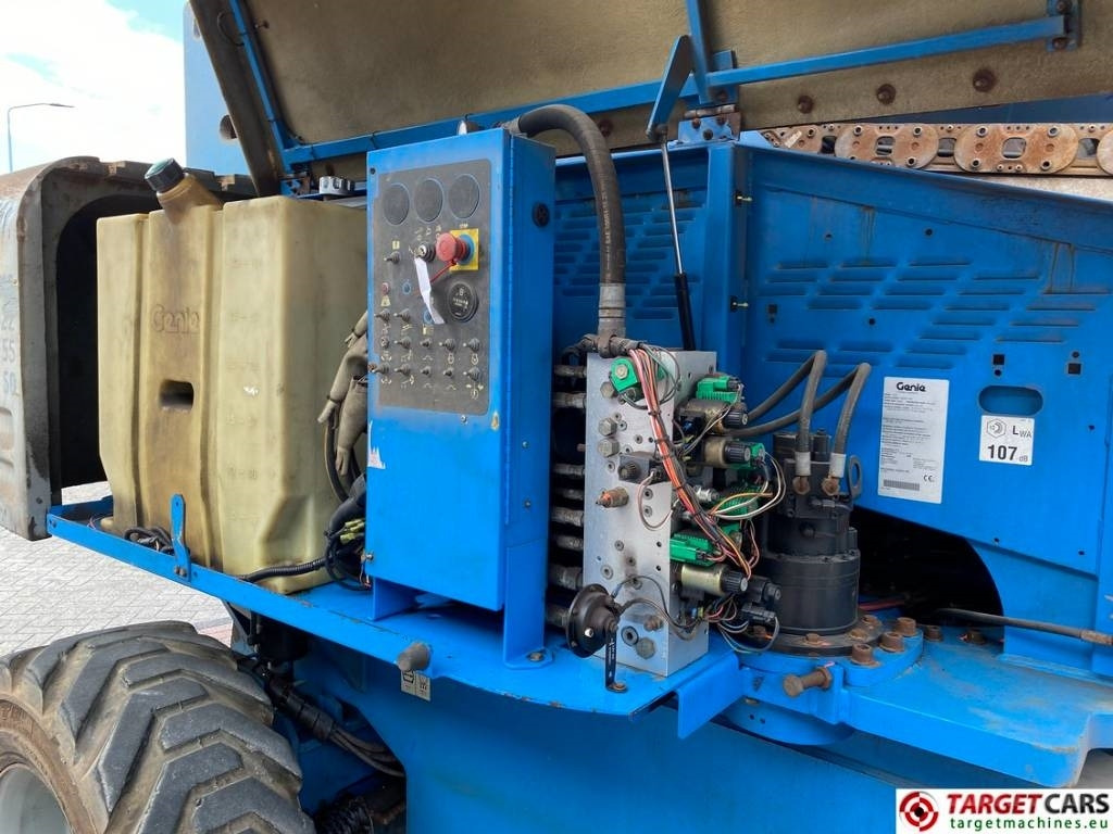 Kuukulkija Genie S-85 Telescopic 4x4 Diesel Boom Work Lift 2790cm: kuva Kuukulkija Genie S-85 Telescopic 4x4 Diesel Boom Work Lift 2790cm