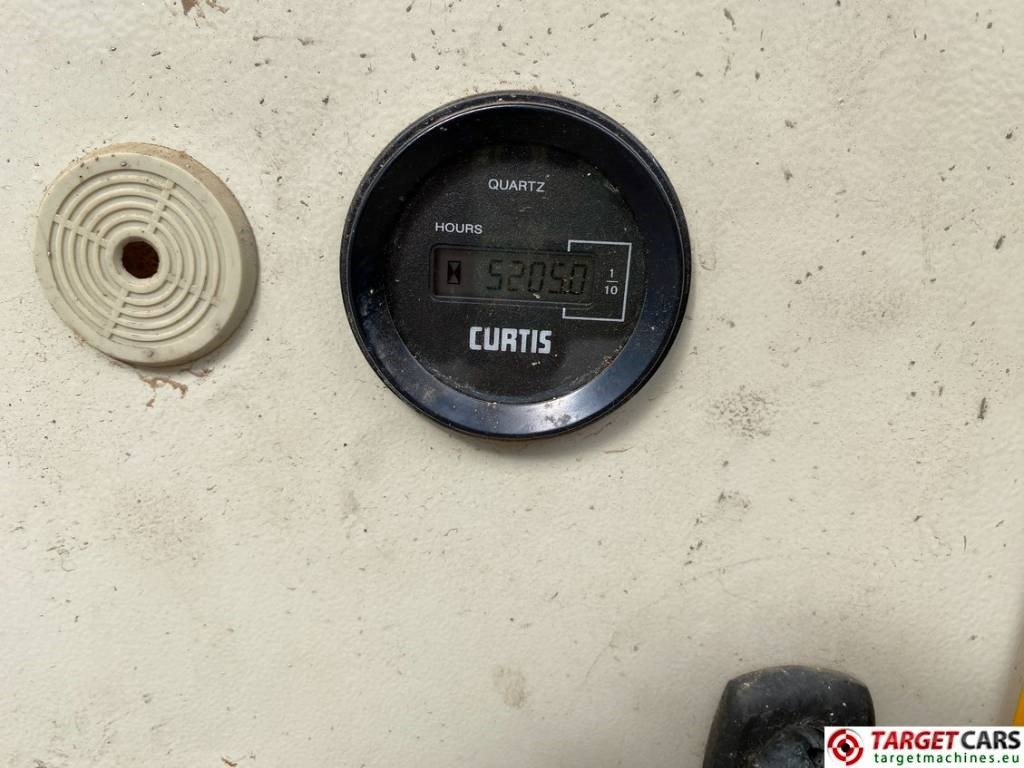 Saksilava Holland Lift B195DL-25 4WD Diesel 4x4 Scissor Work Lift 2150cm: kuva Saksilava Holland Lift B195DL-25 4WD Diesel 4x4 Scissor Work Lift 2150cm