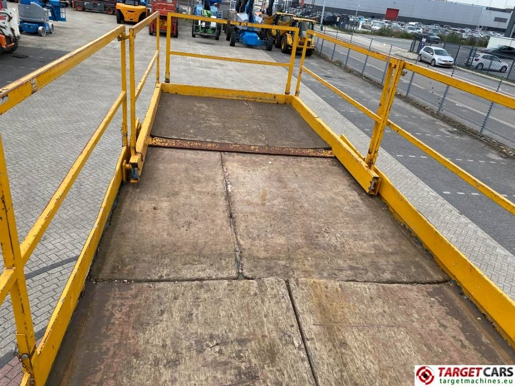 Saksilava Holland Lift B195DL-25 4WD Diesel 4x4 Scissor Work Lift 2150cm: kuva Saksilava Holland Lift B195DL-25 4WD Diesel 4x4 Scissor Work Lift 2150cm