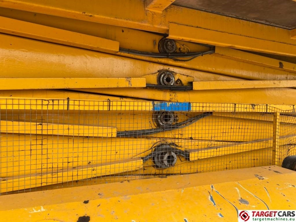 Saksilava Holland Lift B195DL-25 4WD Diesel 4x4 Scissor Work Lift 2150cm: kuva Saksilava Holland Lift B195DL-25 4WD Diesel 4x4 Scissor Work Lift 2150cm