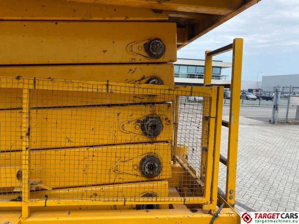 Saksilava Holland Lift B195DL-25 4WD Diesel 4x4 Scissor Work Lift 2150cm: kuva Saksilava Holland Lift B195DL-25 4WD Diesel 4x4 Scissor Work Lift 2150cm