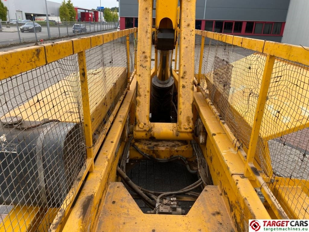 Saksilava Holland Lift B195DL-25 4WD Diesel 4x4 Scissor Work Lift 2150cm: kuva Saksilava Holland Lift B195DL-25 4WD Diesel 4x4 Scissor Work Lift 2150cm