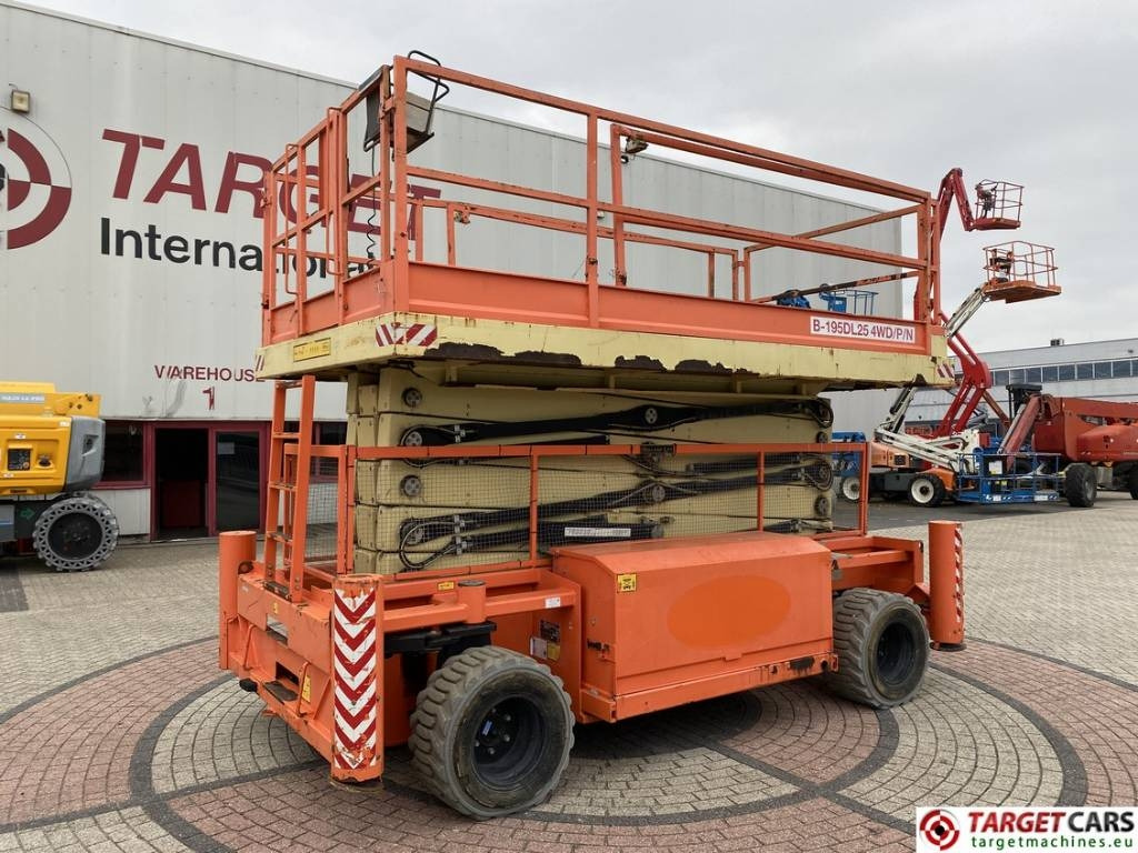 Holland Lift B195DL-25 Diesel 4x4 Scissor Work Lift 2150cm - Saksilava: kuva Holland Lift B195DL-25 Diesel 4x4 Scissor Work Lift 2150cm - Saksilava Holland Lift B195DL-25 Diesel 4x4 Scissor Work Lift 2150cm - Saksilava: kuva Holland Lift B195DL-25 Diesel 4x4 Scissor Work Lift 2150cm - Saksilava