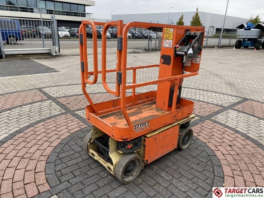 JLG 1230ES Electric Vertical Mast Work Lift 566cm - Pystymastonostin: kuva JLG 1230ES Electric Vertical Mast Work Lift 566cm - Pystymastonostin JLG 1230ES Electric Vertical Mast Work Lift 566cm - Pystymastonostin: kuva JLG 1230ES Electric Vertical Mast Work Lift 566cm - Pystymastonostin