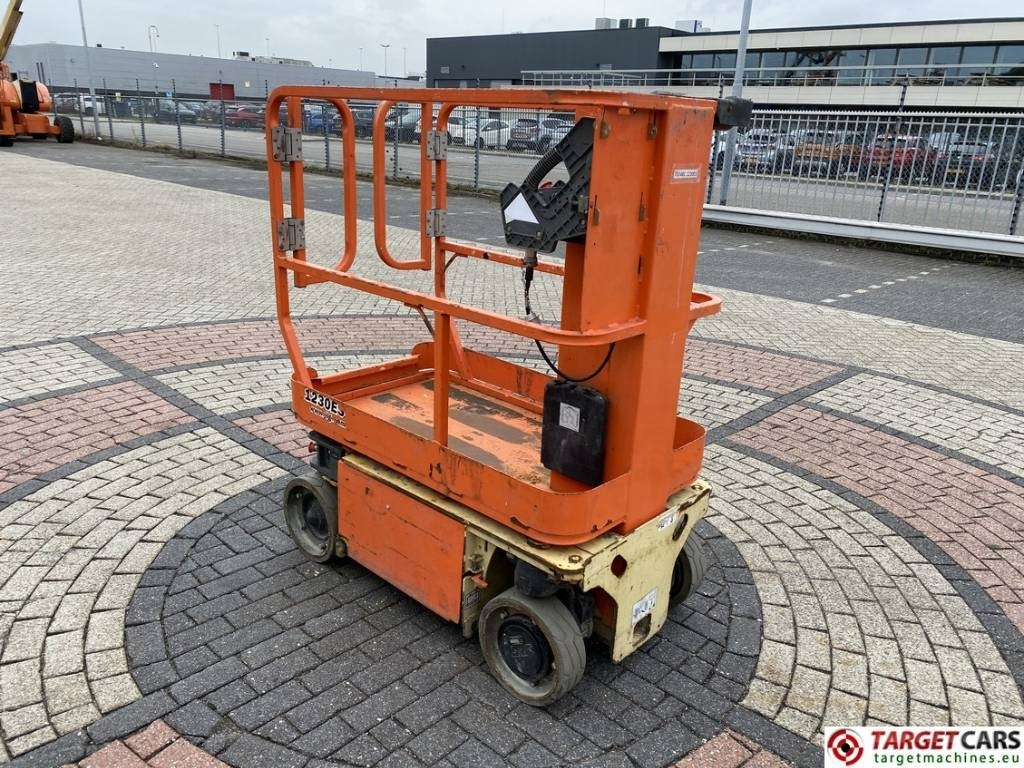JLG 1230ES Electric Vertical Mast Work Lift 566cm - Pystymastonostin: kuva JLG 1230ES Electric Vertical Mast Work Lift 566cm - Pystymastonostin JLG 1230ES Electric Vertical Mast Work Lift 566cm - Pystymastonostin: kuva JLG 1230ES Electric Vertical Mast Work Lift 566cm - Pystymastonostin