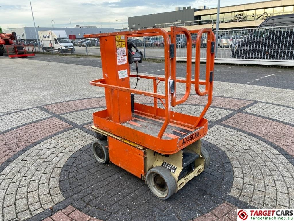 JLG 1230ES Electric Vertical Mast Work Lift 566cm - Pystymastonostin: kuva JLG 1230ES Electric Vertical Mast Work Lift 566cm - Pystymastonostin JLG 1230ES Electric Vertical Mast Work Lift 566cm - Pystymastonostin: kuva JLG 1230ES Electric Vertical Mast Work Lift 566cm - Pystymastonostin