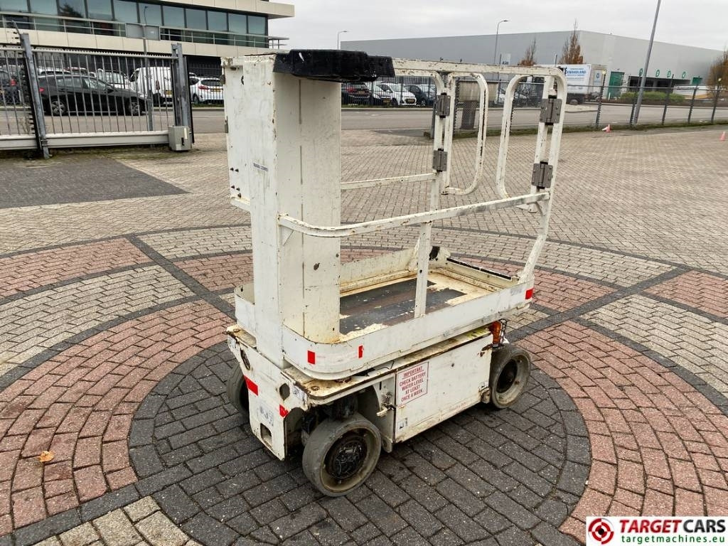 JLG 1230ES Electric Vertical Mast Work Lift 566cm - Pystymastonostin: kuva JLG 1230ES Electric Vertical Mast Work Lift 566cm - Pystymastonostin JLG 1230ES Electric Vertical Mast Work Lift 566cm - Pystymastonostin: kuva JLG 1230ES Electric Vertical Mast Work Lift 566cm - Pystymastonostin