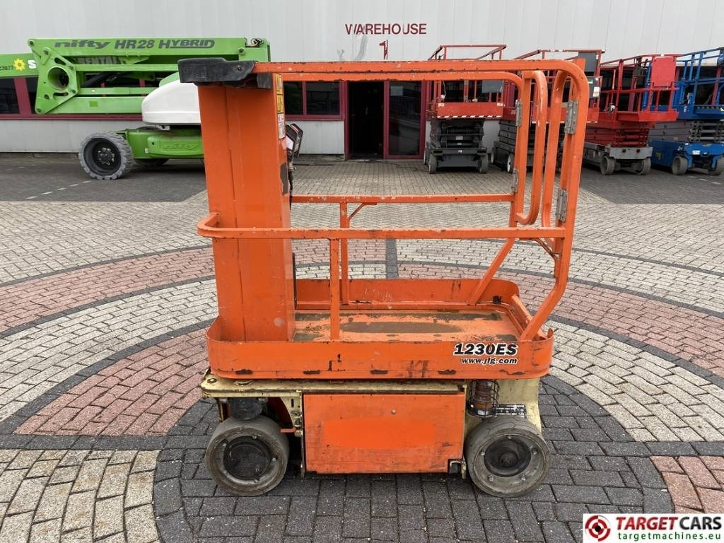 JLG 1230ES Electric Vertical Mast Work Lift 566cm - Pystymastonostin: kuva JLG 1230ES Electric Vertical Mast Work Lift 566cm - Pystymastonostin JLG 1230ES Electric Vertical Mast Work Lift 566cm - Pystymastonostin: kuva JLG 1230ES Electric Vertical Mast Work Lift 566cm - Pystymastonostin