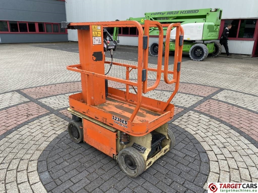 JLG 1230ES Electric Vertical Mast Work Lift 566cm - Pystymastonostin: kuva JLG 1230ES Electric Vertical Mast Work Lift 566cm - Pystymastonostin JLG 1230ES Electric Vertical Mast Work Lift 566cm - Pystymastonostin: kuva JLG 1230ES Electric Vertical Mast Work Lift 566cm - Pystymastonostin