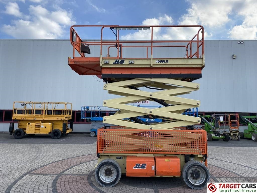JLG 4069LE Electric Scissor Work Lift 1419cm - Saksilava: kuva JLG 4069LE Electric Scissor Work Lift 1419cm - Saksilava JLG 4069LE Electric Scissor Work Lift 1419cm - Saksilava: kuva JLG 4069LE Electric Scissor Work Lift 1419cm - Saksilava