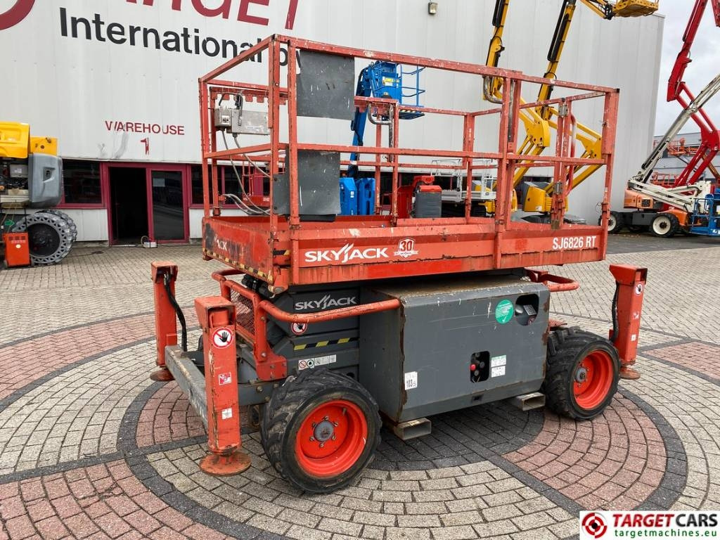SkyJack SJ6826 RT Diesel 4x4 Scissor Work Lift 992cm  - Saksilava: kuva SkyJack SJ6826 RT Diesel 4x4 Scissor Work Lift 992cm  - Saksilava SkyJack SJ6826 RT Diesel 4x4 Scissor Work Lift 992cm  - Saksilava: kuva SkyJack SJ6826 RT Diesel 4x4 Scissor Work Lift 992cm  - Saksilava