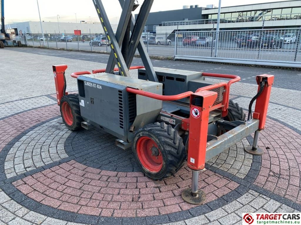 Saksilava SkyJack SJ6826RT Diesel 4x4 Scissor 6826 Work Lift 992cm: kuva Saksilava SkyJack SJ6826RT Diesel 4x4 Scissor 6826 Work Lift 992cm