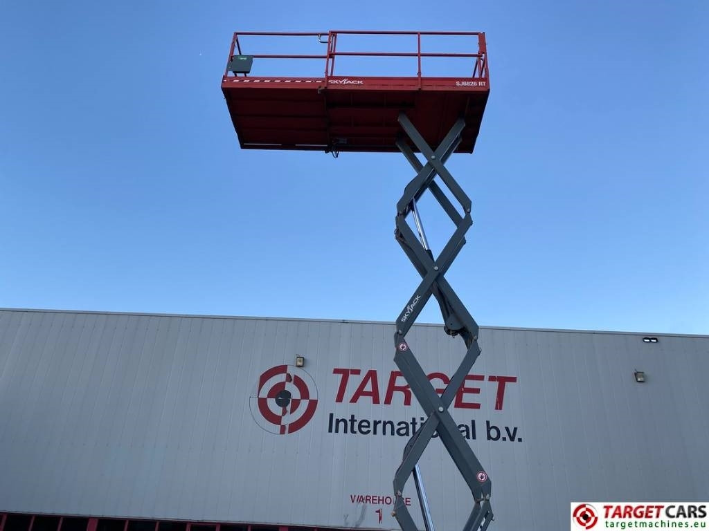 Saksilava SkyJack SJ6826RT Diesel 4x4 Scissor 6826 Work Lift 992cm: kuva Saksilava SkyJack SJ6826RT Diesel 4x4 Scissor 6826 Work Lift 992cm