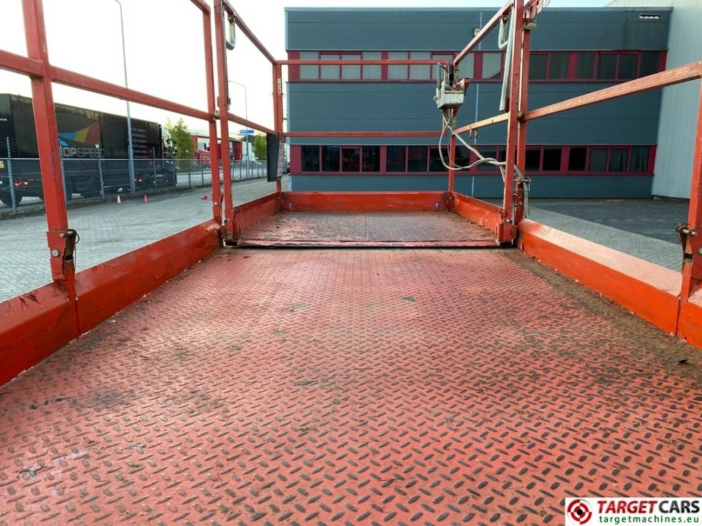 Saksilava SkyJack SJ6826RT Diesel 4x4 Scissor 6826 Work Lift 992cm: kuva Saksilava SkyJack SJ6826RT Diesel 4x4 Scissor 6826 Work Lift 992cm