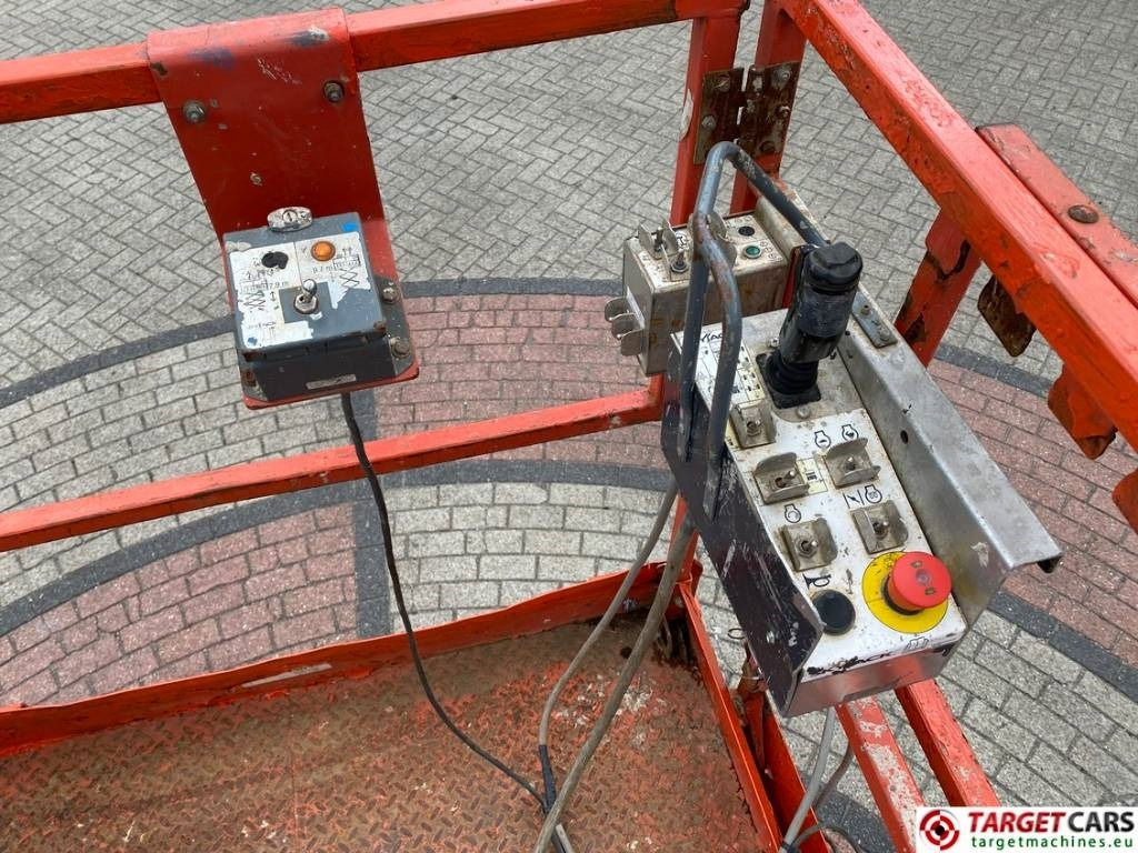 Saksilava SkyJack SJ6832 RT 6832 Diesel 4x4 Scissor Work Lift 1180cm: kuva Saksilava SkyJack SJ6832 RT 6832 Diesel 4x4 Scissor Work Lift 1180cm