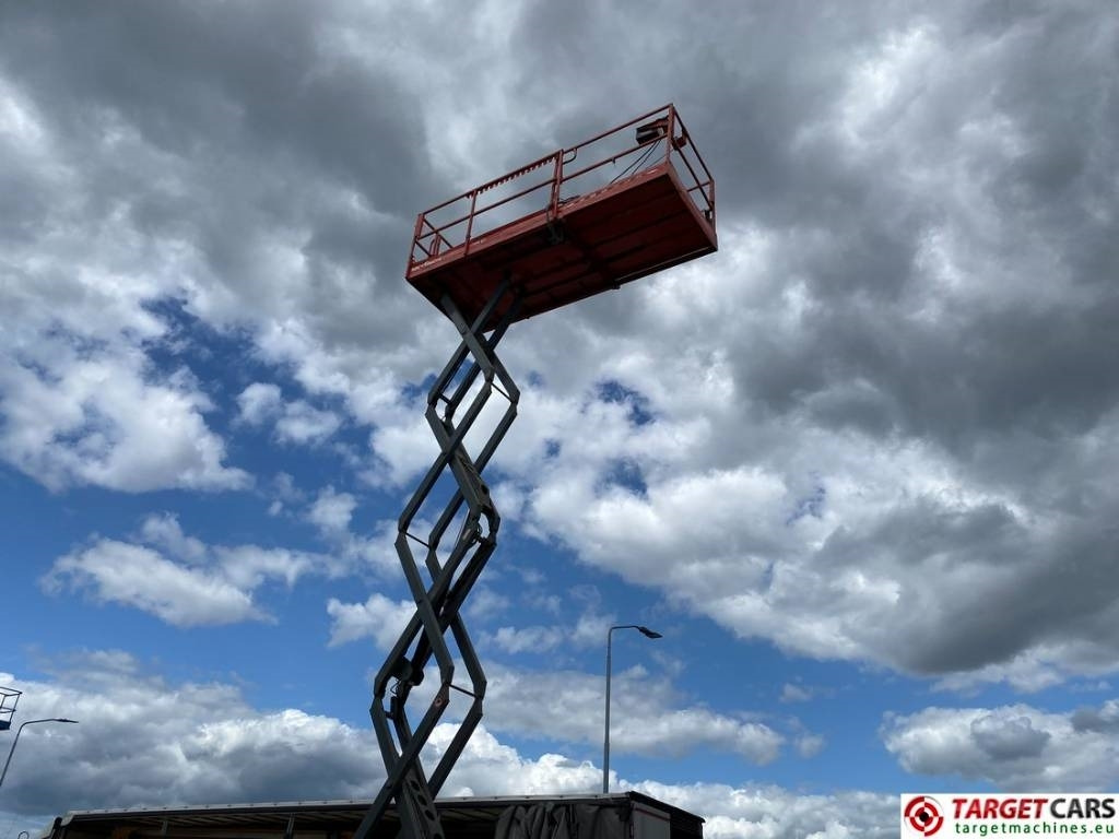 Saksilava SkyJack SJ6832 RT 6832 Diesel 4x4 Scissor Work Lift 1180cm: kuva Saksilava SkyJack SJ6832 RT 6832 Diesel 4x4 Scissor Work Lift 1180cm