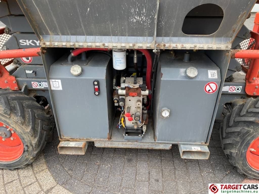 Saksilava SkyJack SJ6832 RT 6832 Diesel 4x4 Scissor Work Lift 1180cm: kuva Saksilava SkyJack SJ6832 RT 6832 Diesel 4x4 Scissor Work Lift 1180cm