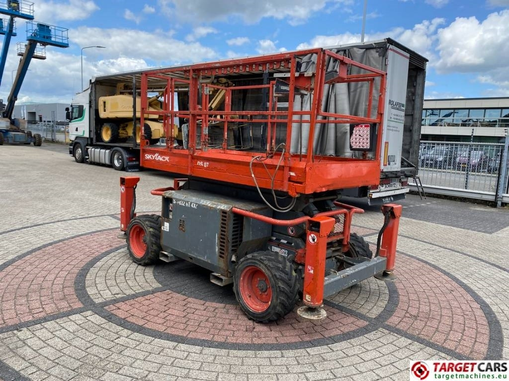 SkyJack SJ6832 RT 6832 Diesel 4x4 Scissor Work Lift 1180cm - Saksilava: kuva SkyJack SJ6832 RT 6832 Diesel 4x4 Scissor Work Lift 1180cm - Saksilava SkyJack SJ6832 RT 6832 Diesel 4x4 Scissor Work Lift 1180cm - Saksilava: kuva SkyJack SJ6832 RT 6832 Diesel 4x4 Scissor Work Lift 1180cm - Saksilava