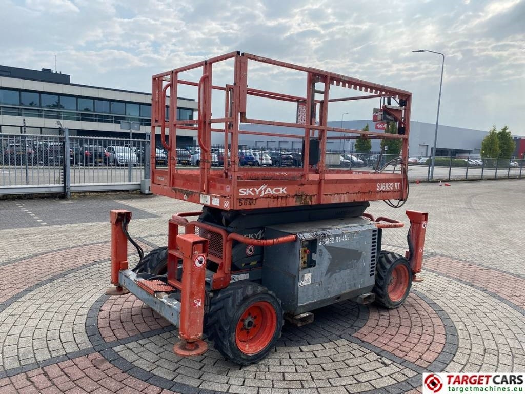 SkyJack SJ6832 RT Diesel 4x4 Scissor Work Lift 1180cm - Saksilava: kuva SkyJack SJ6832 RT Diesel 4x4 Scissor Work Lift 1180cm - Saksilava SkyJack SJ6832 RT Diesel 4x4 Scissor Work Lift 1180cm - Saksilava: kuva SkyJack SJ6832 RT Diesel 4x4 Scissor Work Lift 1180cm - Saksilava