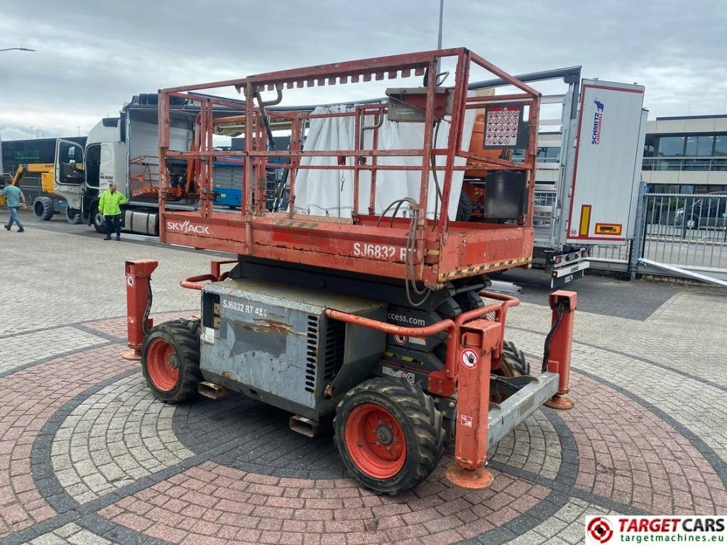 SkyJack SJ6832 RT Diesel 4x4 Scissor Work Lift 1180cm - Saksilava: kuva SkyJack SJ6832 RT Diesel 4x4 Scissor Work Lift 1180cm - Saksilava SkyJack SJ6832 RT Diesel 4x4 Scissor Work Lift 1180cm - Saksilava: kuva SkyJack SJ6832 RT Diesel 4x4 Scissor Work Lift 1180cm - Saksilava